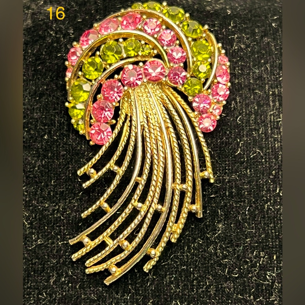 Vintage Lisner crystal brooch.